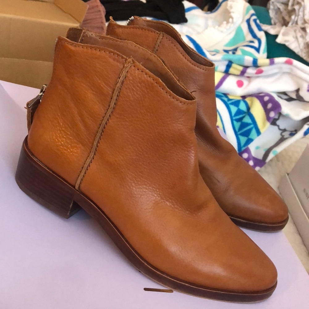 Dolce Vita brown leather booties